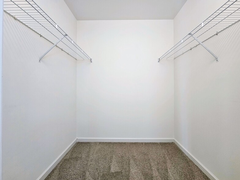 Building Photo - 701 Brentwood Dr