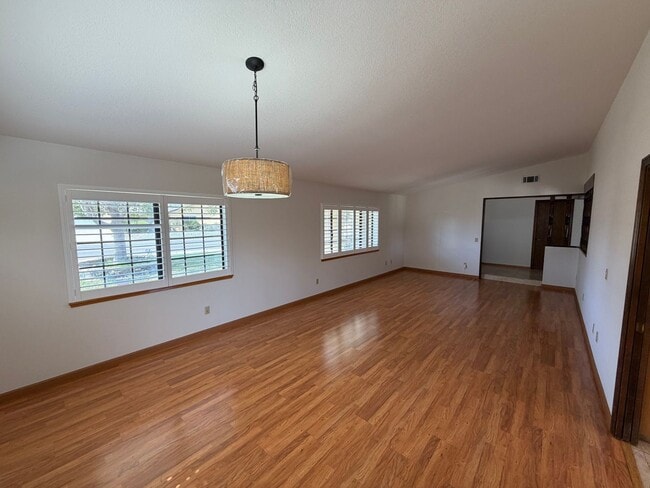 Building Photo - 818 Harrison Dr