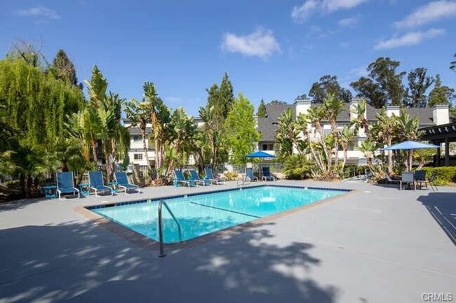 Building Photo - 2 Bedroom, 2 Bathroom + Loft - Top Floor Condo in Parkwood Village