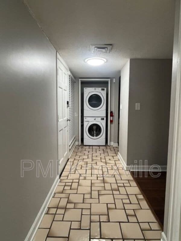 Building Photo - 456 Berlin Dr