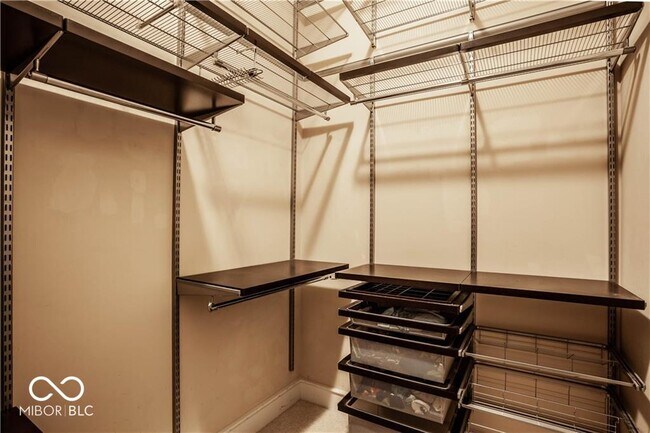 Building Photo - 802 N Meridian St