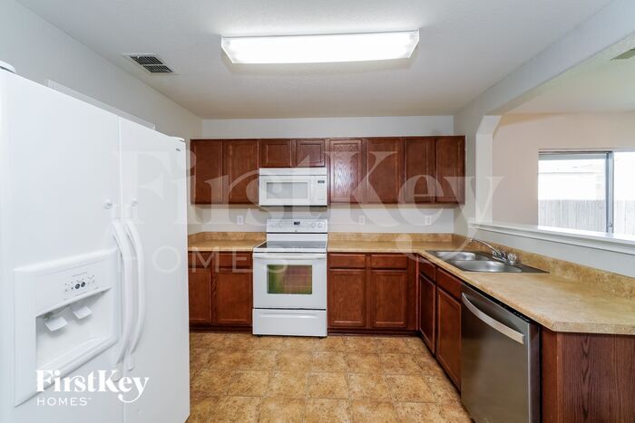 Building Photo - 9334 Maple Silver