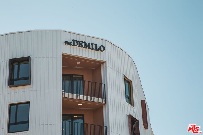 Building Photo - 201 N La Brea Ave