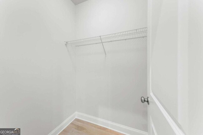 Building Photo - 96 Fairway Dr