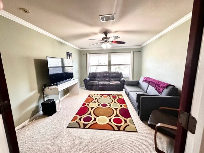 Building Photo - 10304 Peekston Dr