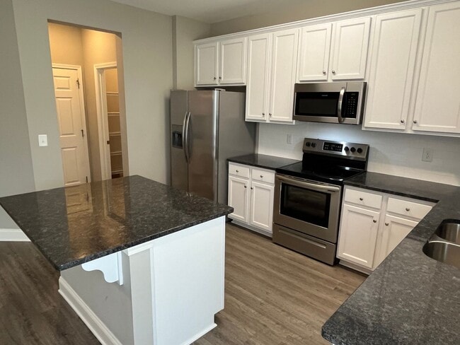 Building Photo - Convenient 3 Bed Townhome near Harrisburg