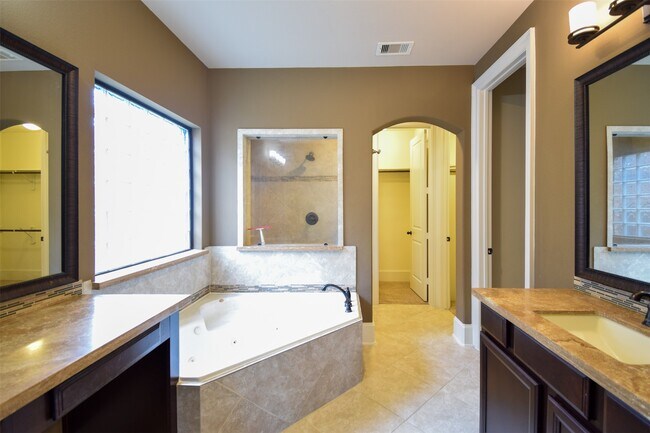 Building Photo - 27363 Pendleton Trace Dr