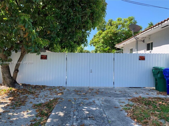 Building Photo - 1380 SW 11th St