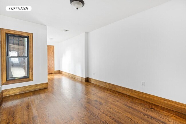 Building Photo - 620 Monroe St