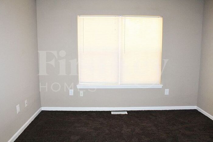 Building Photo - 8748 Woodpointe Cir