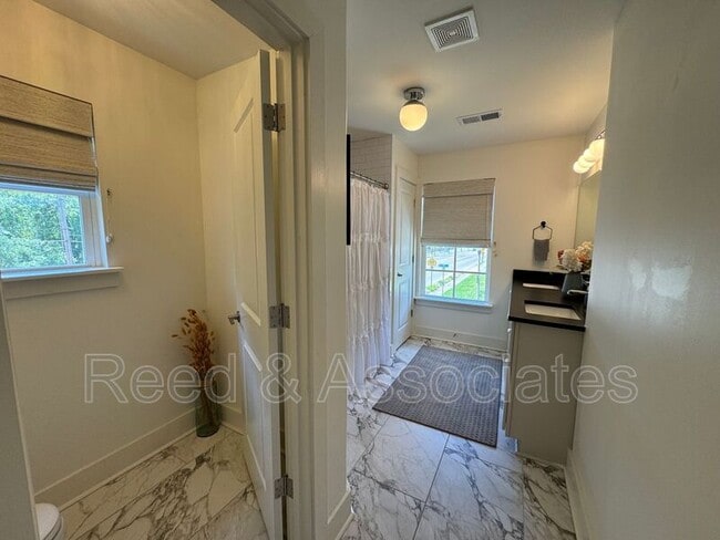 Building Photo - 1080 Blythe St