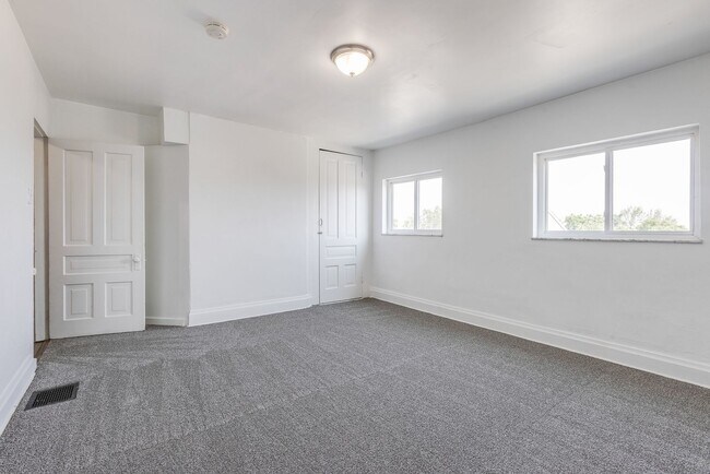 Building Photo - 2120 Salisbury St