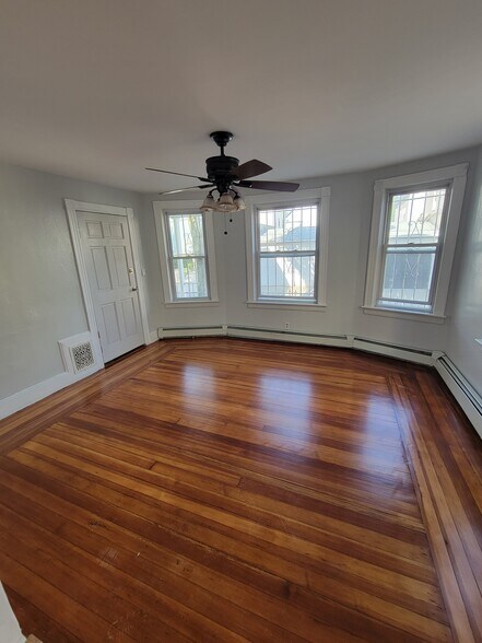 Building Photo - 28 Osborn St