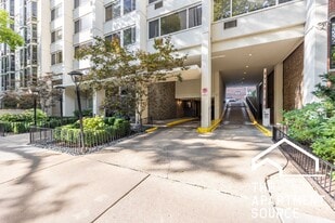 Building Photo - 1358 N Dearborn St