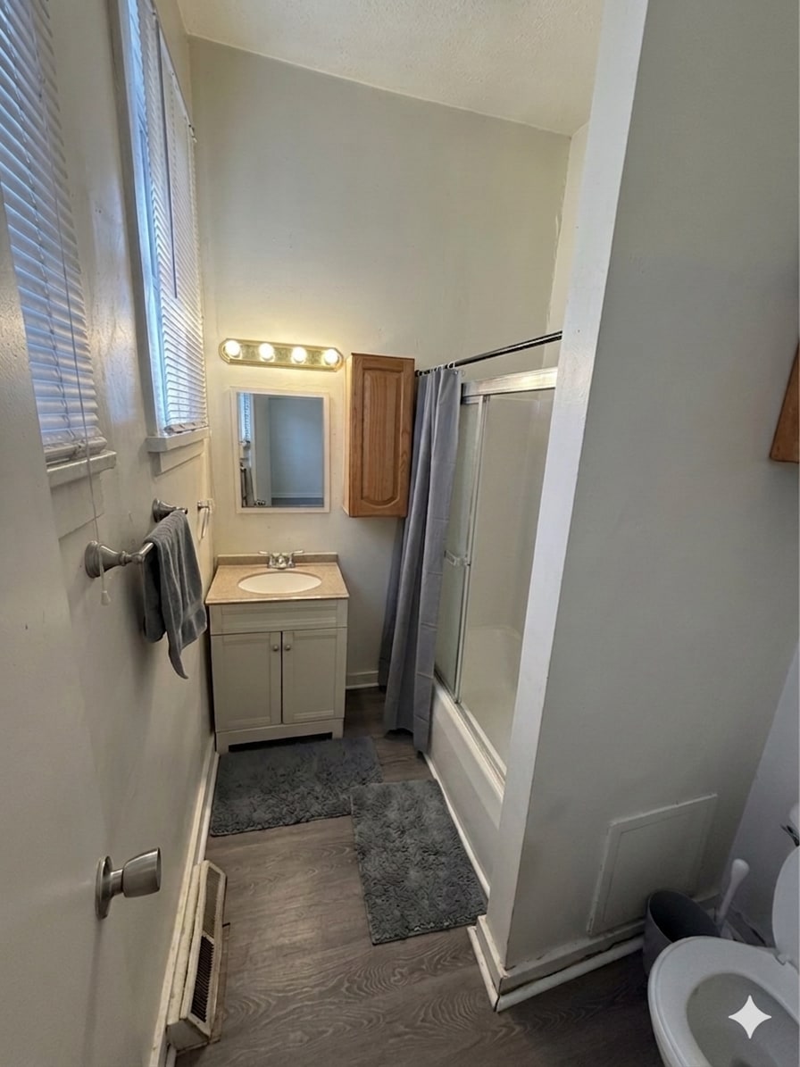 Building Photo - 2910 E Carson St