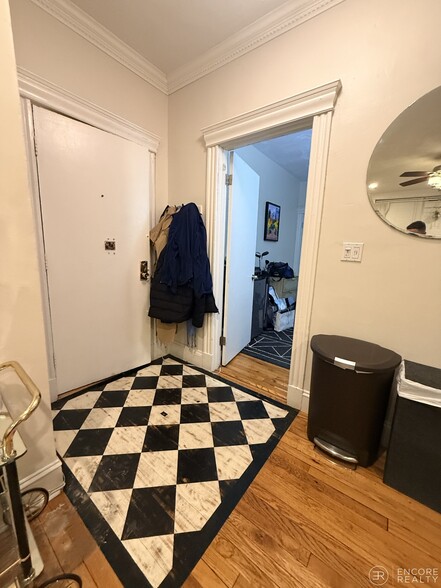 Building Photo - 61 Park Dr