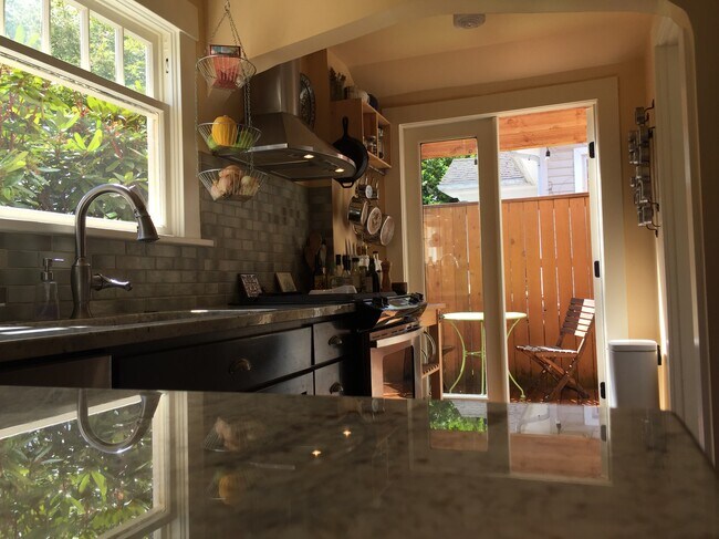 Building Photo - 5237 N Haight Ave