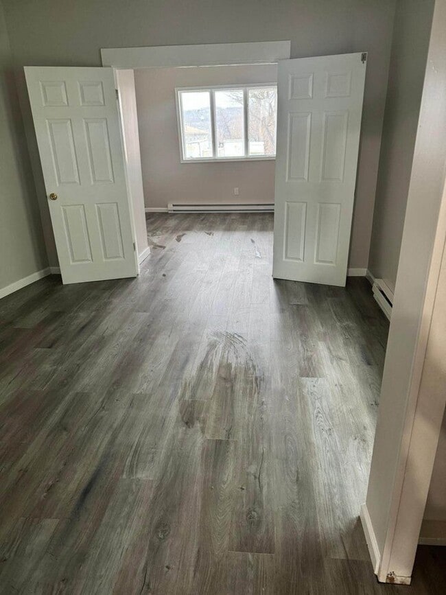 Building Photo - 1252 S 6th Ave