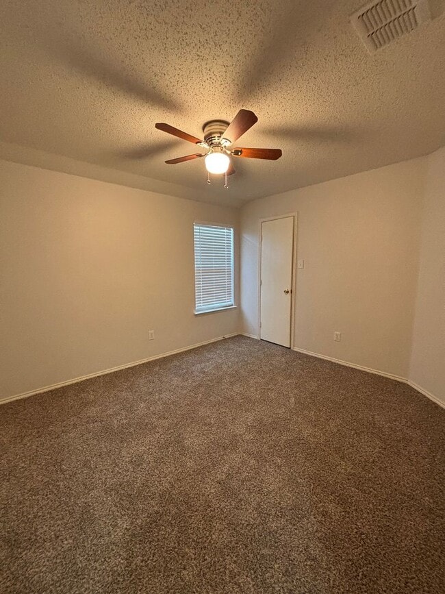 Building Photo - 813 Sage Cir