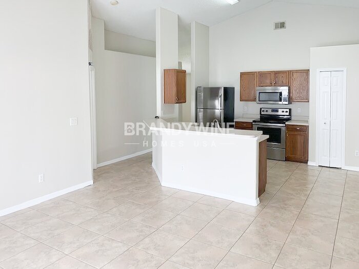 Building Photo - 2143 Fennell St