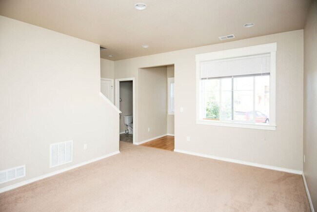 Building Photo - Spacious 3 Bedroom Single-Family Home with Modern Features