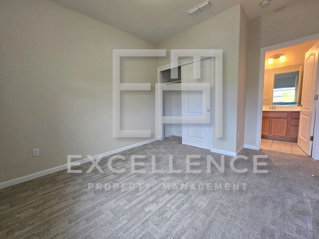 Building Photo - 3/3.5 Townhouse - One Bedroom is Full Stud...