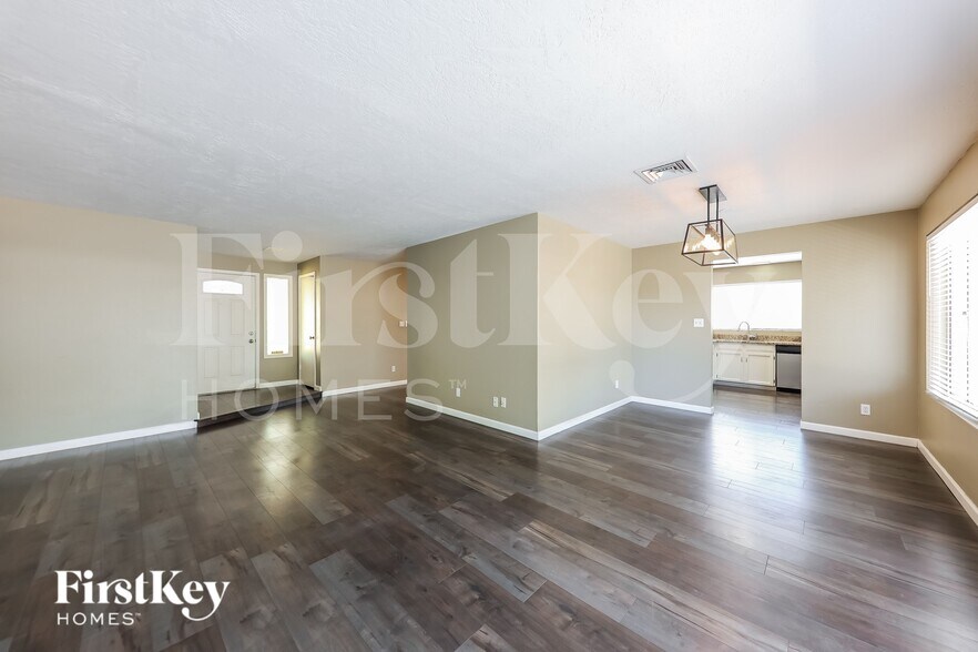 Building Photo - 2915 W Danbury Dr