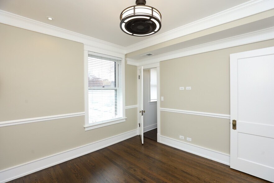 Building Photo - 3837 N Damen Ave