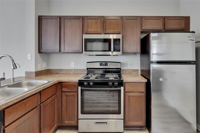 Building Photo - 907 Yabers Ct