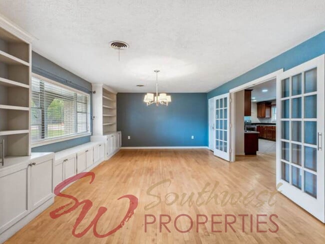 Building Photo - 3 Bed / 2 Bath House Steps from TSU Memorial Stadium — Perfect for Roommates!