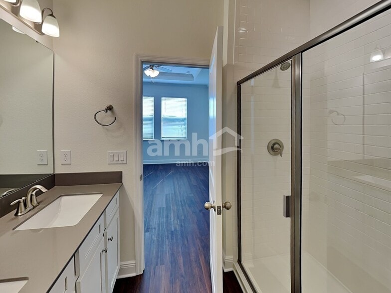 Building Photo - 1289 Sky Lks Dr