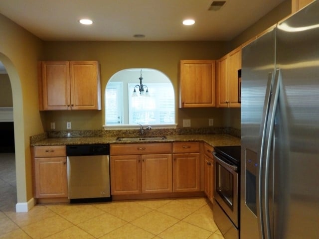 Building Photo - 11 Kings Ct