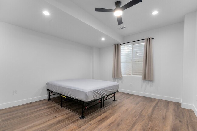 Building Photo - 14652 S Quiet Glen Dr