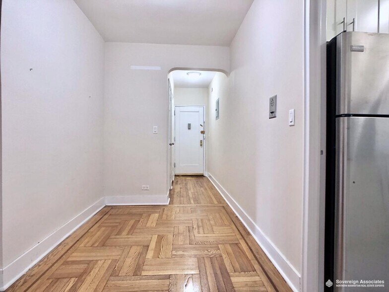 Building Photo - 100 Bennett Ave