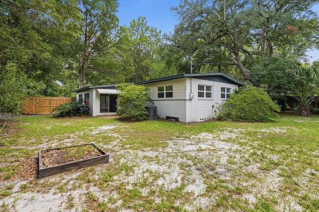 Building Photo - 1038 NE 21 Ave