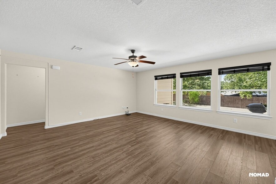 Building Photo - 205 Shady Oaks Dr
