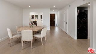 Building Photo - 4350 Vía Dolce