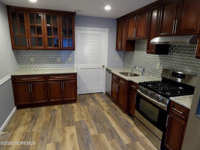 Building Photo - 273 Plum Dr