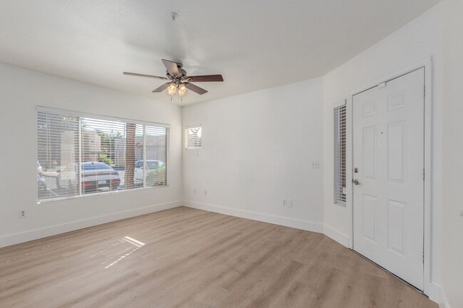 Building Photo - 1295 N Ash St