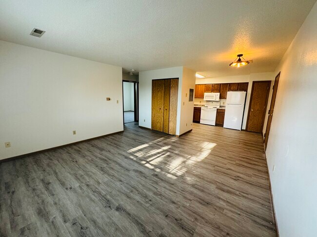 Building Photo - 156 Westside Dr