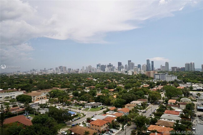 Building Photo - 1401 SW 22nd St