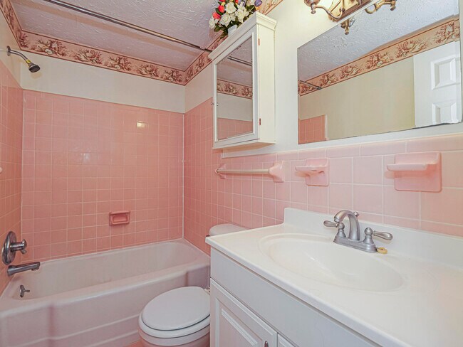 Building Photo - 677 Royal Palm Blvd
