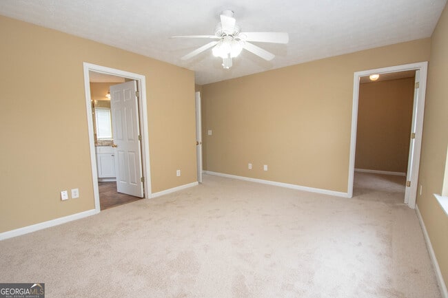 Building Photo - 74 Roxbury Ln