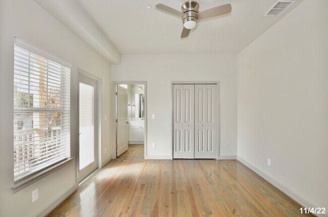 Building Photo - Beautiful 4/4.5 Home with 2 Car Garage in the Heart of Mills-Orlando!