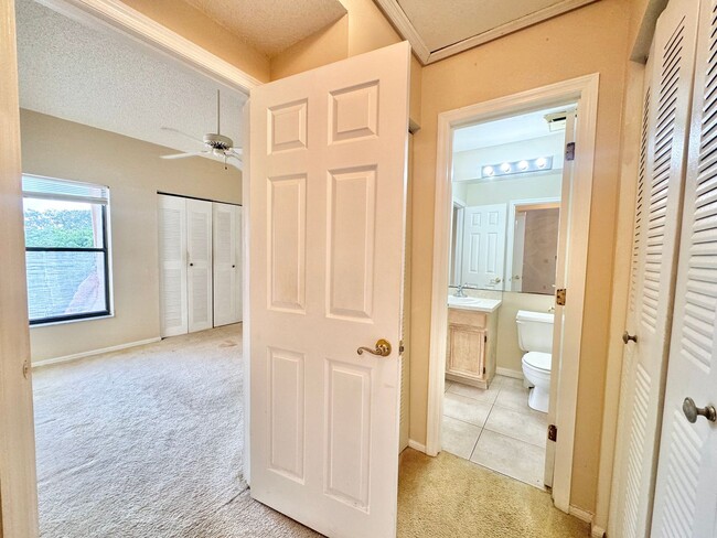 Building Photo - Winterset Condo