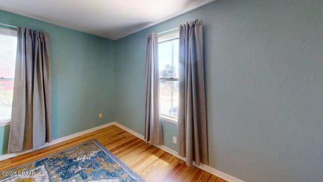 Building Photo - 425 Wisteria Rd