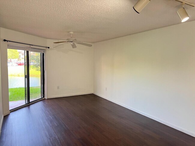 Building Photo - 9875 Nob Hill Ct