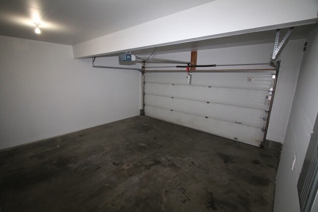 Building Photo - 3 Bedroom Condo in South Anchorage!