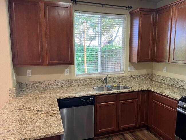 Building Photo - Modern 3 Bedroom 2 Bath 2 Story Vacaville Pets OK *Star Rentals