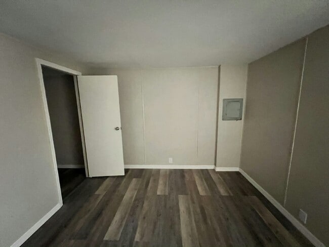 Building Photo - 2 Tower Manor Cir E